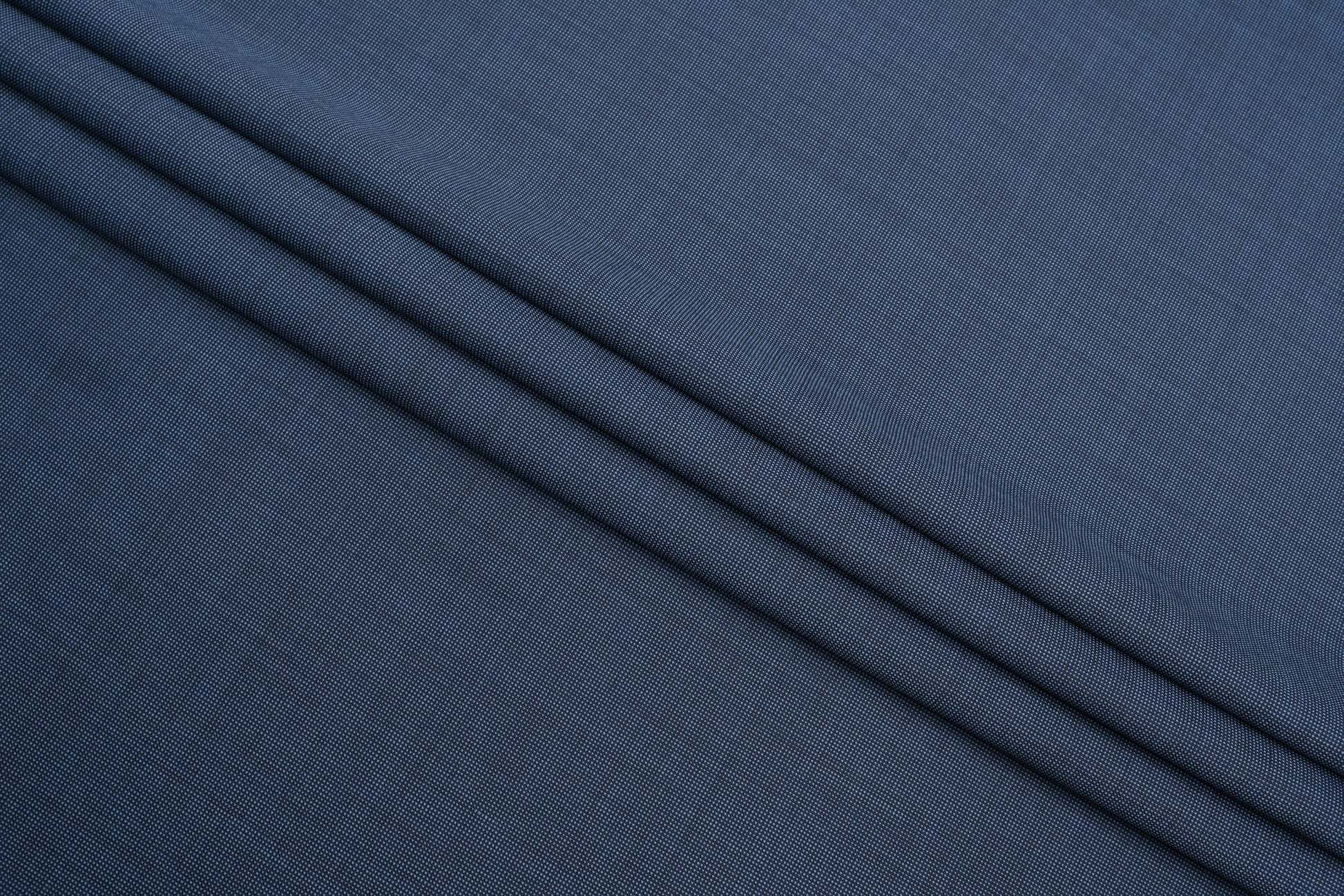 570011